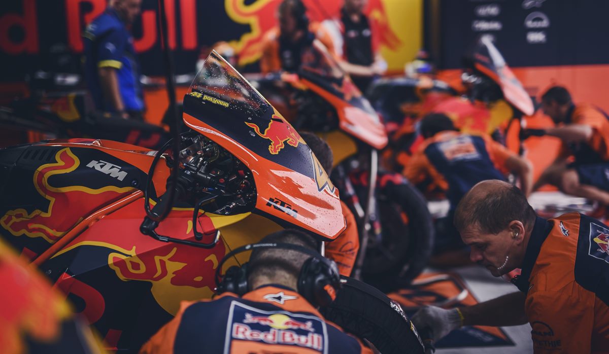 Mechanics Pol Espargaro KTM RC16 Box MotorLand Aragon 2017