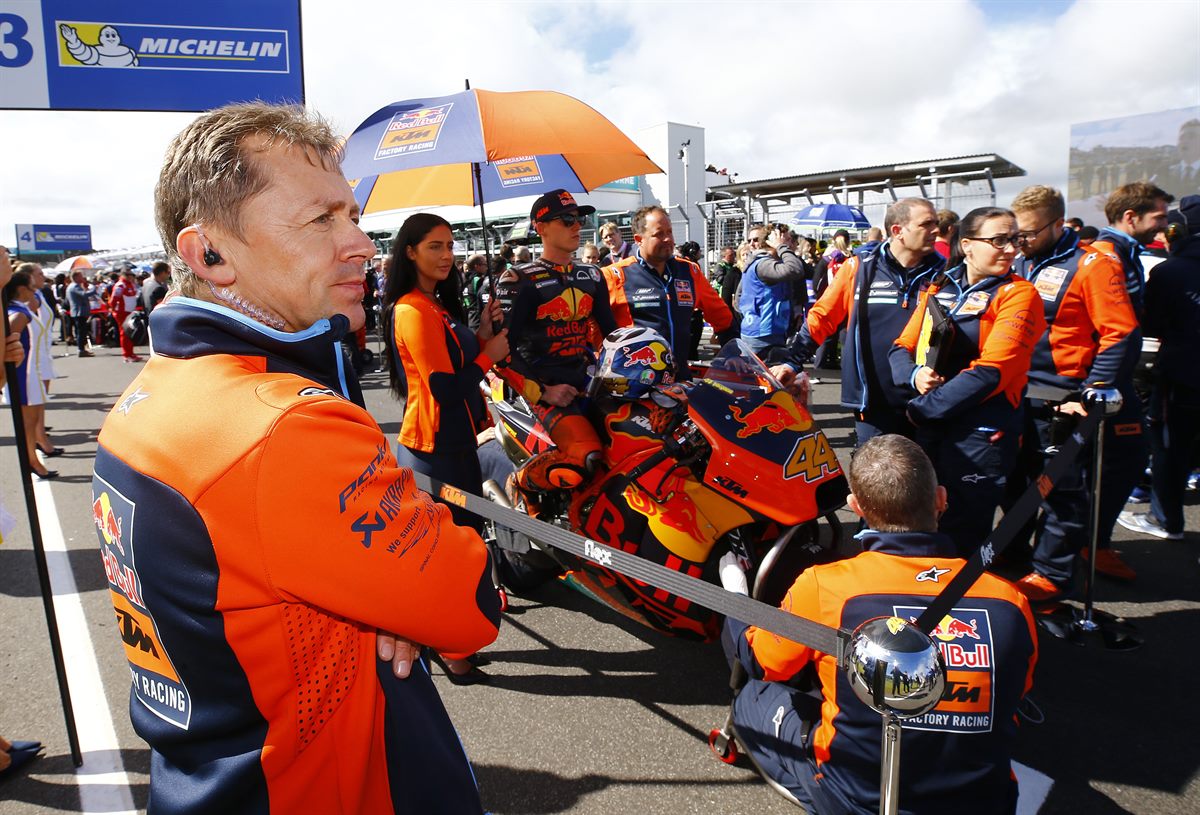 Mike Leitner, Pol Espargaro & Staff KTM RC16 Start Phillip Island 2017