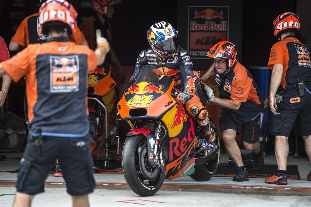 Pol Espargaro & Mechanics KTM RC16 Pit Lane Sepang International Circuit 2017