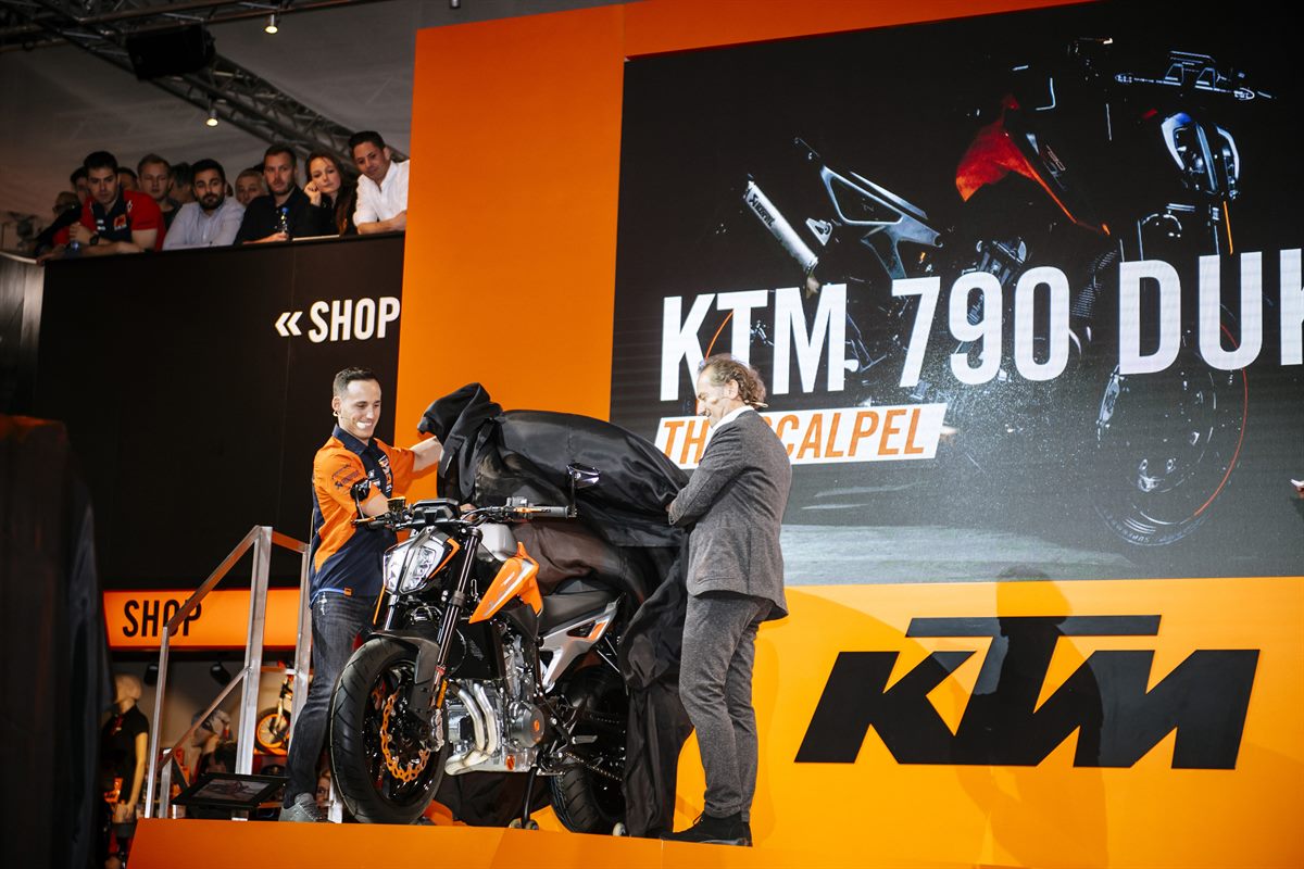 KTM 790 DUKE_Espargaro_Trunkenpolz_EICMA 2017