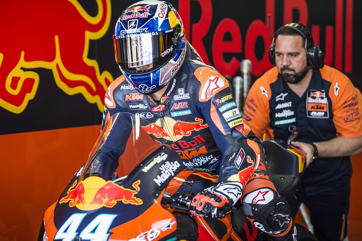 Miguel Oliveira & Mechanic KTM Moto2 Box Comunitat Valenciana Ricardo Tormo 2017