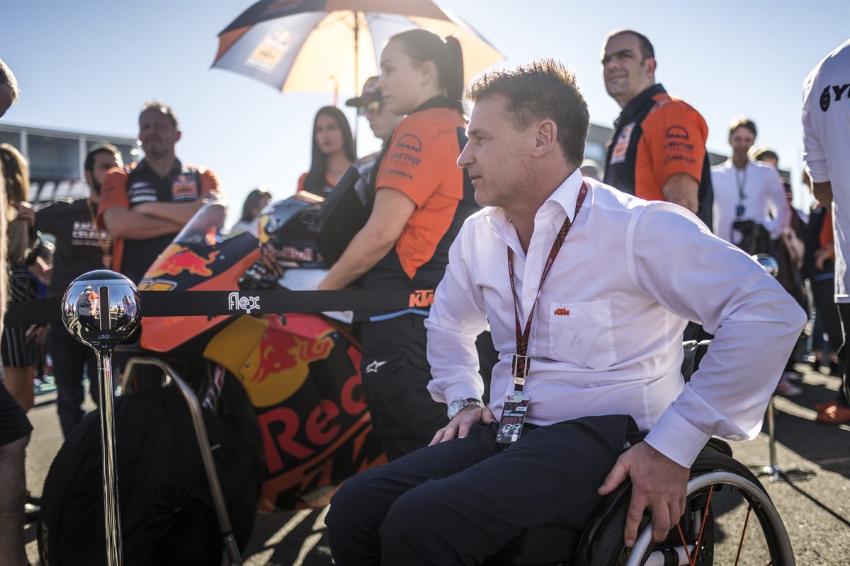 Pit Beirer, Pol Espargaro & Staff KTM RC16 Start Comunitat Valenciana Ricardo Tormo 2017