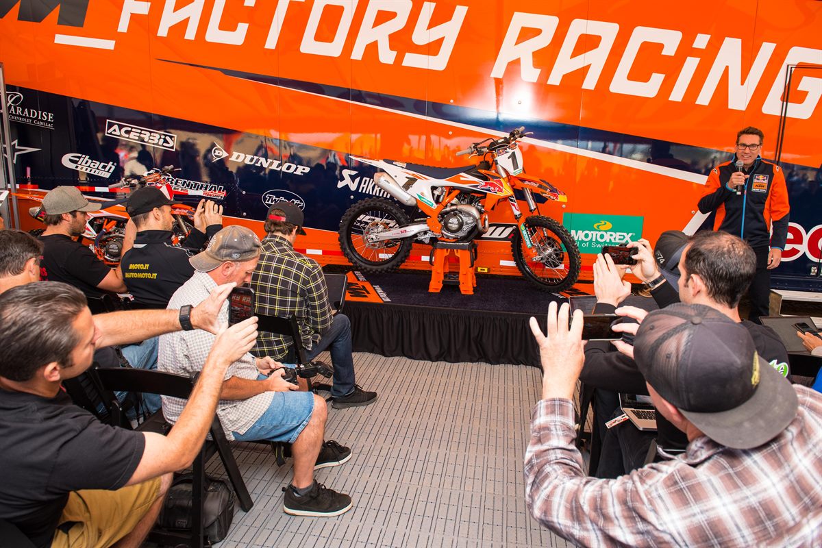 KTM 450 SX-F Factory Edition_SX Team Presentation_USA_2017 © Simon Cudby