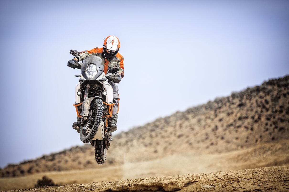 KTM 1090 ADVENTURE R_Action 01