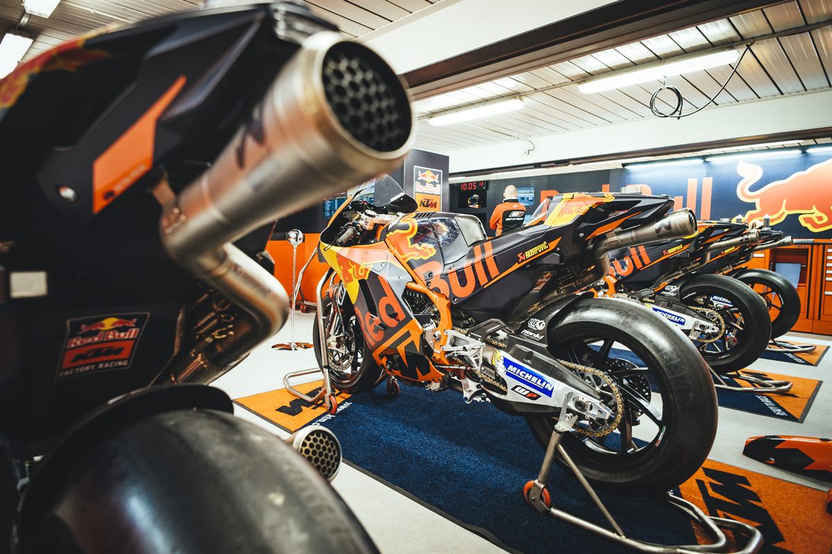 KTM RC16 Box Phillip Island 2017