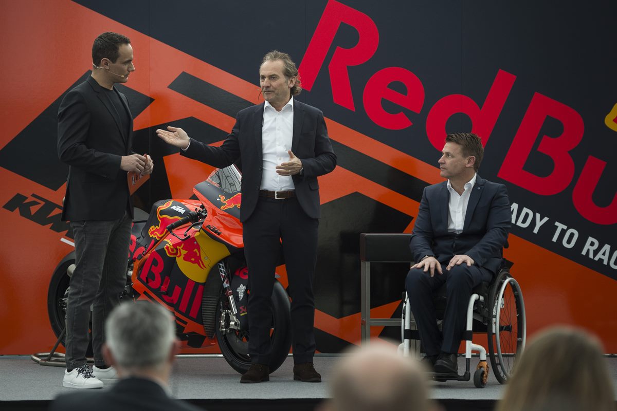 Alex Hofmann, Hubert Trunkenpolz & Pit Beirer KTM RC16 Hangar-7 2018