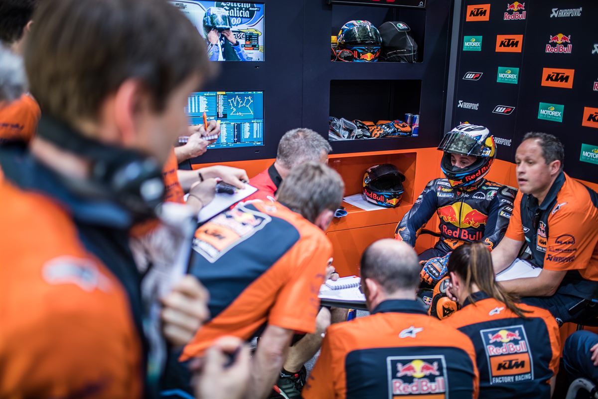 Pol Espargaro & Staff Box Losail International Circuit 2018