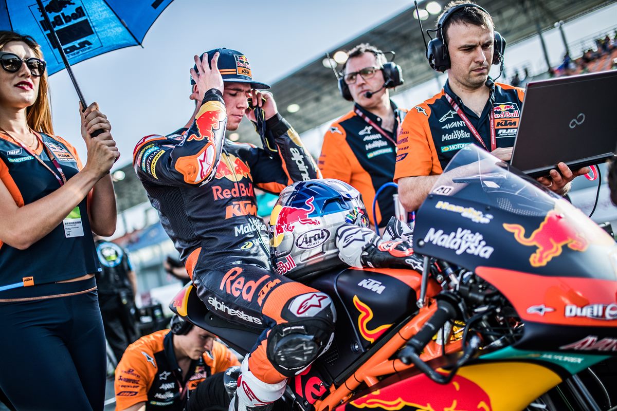Darryn Binder & Staff KTM RC250 GP Start Losail International Circuit 2018
