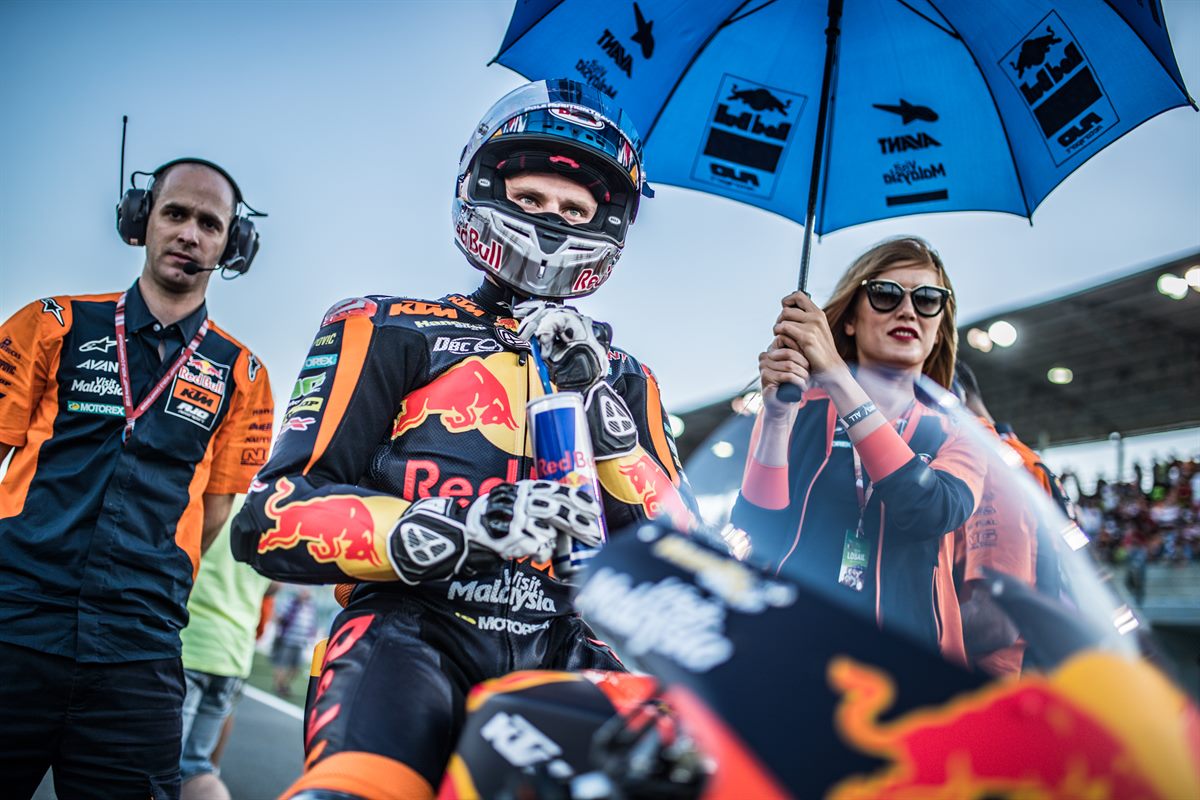 Brad Binder & Staff KTM Moto2 Start Losail International Circuit 2018