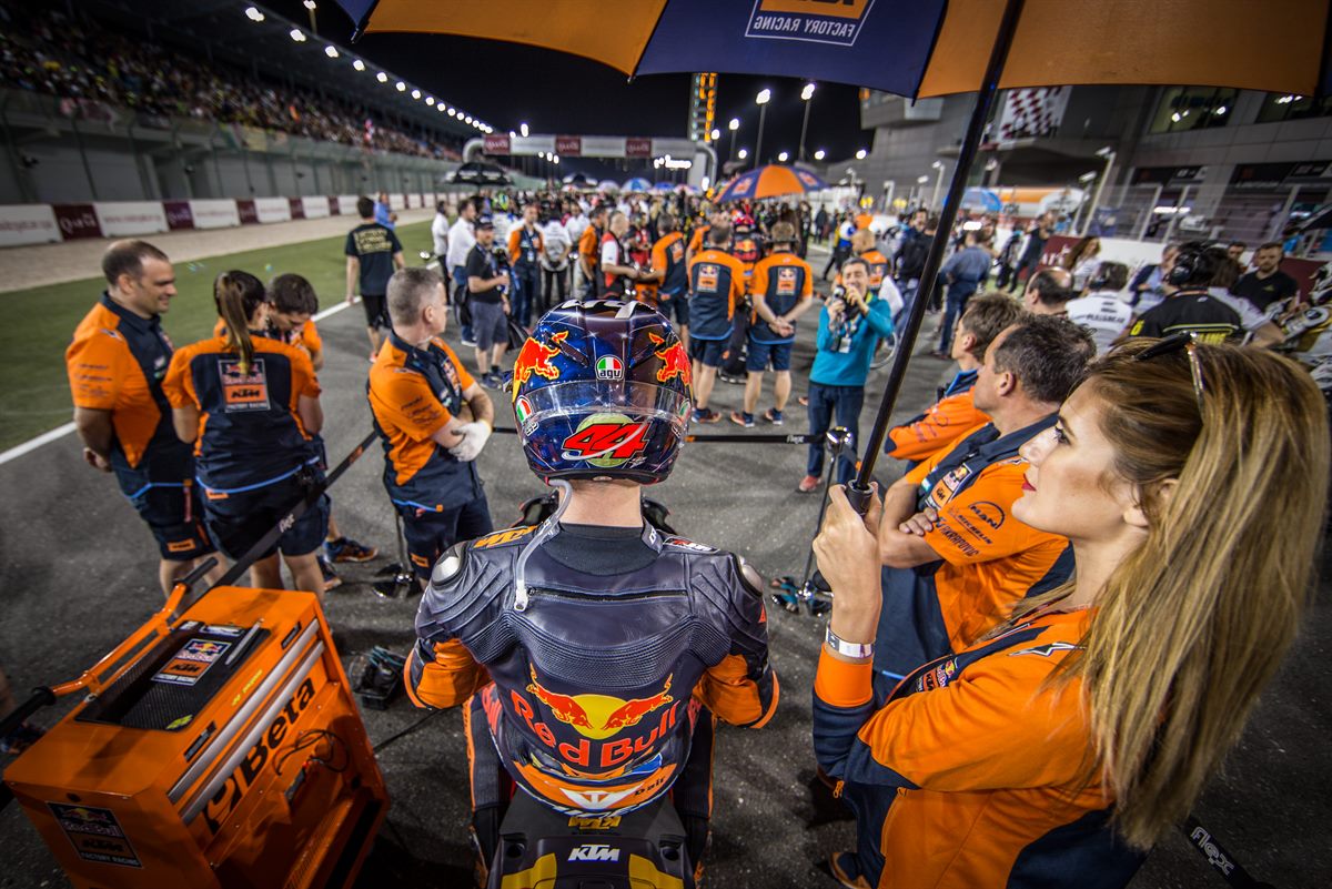 Pol Espargaro & Staff KTM RC16 Start Losail International Circuit 2018