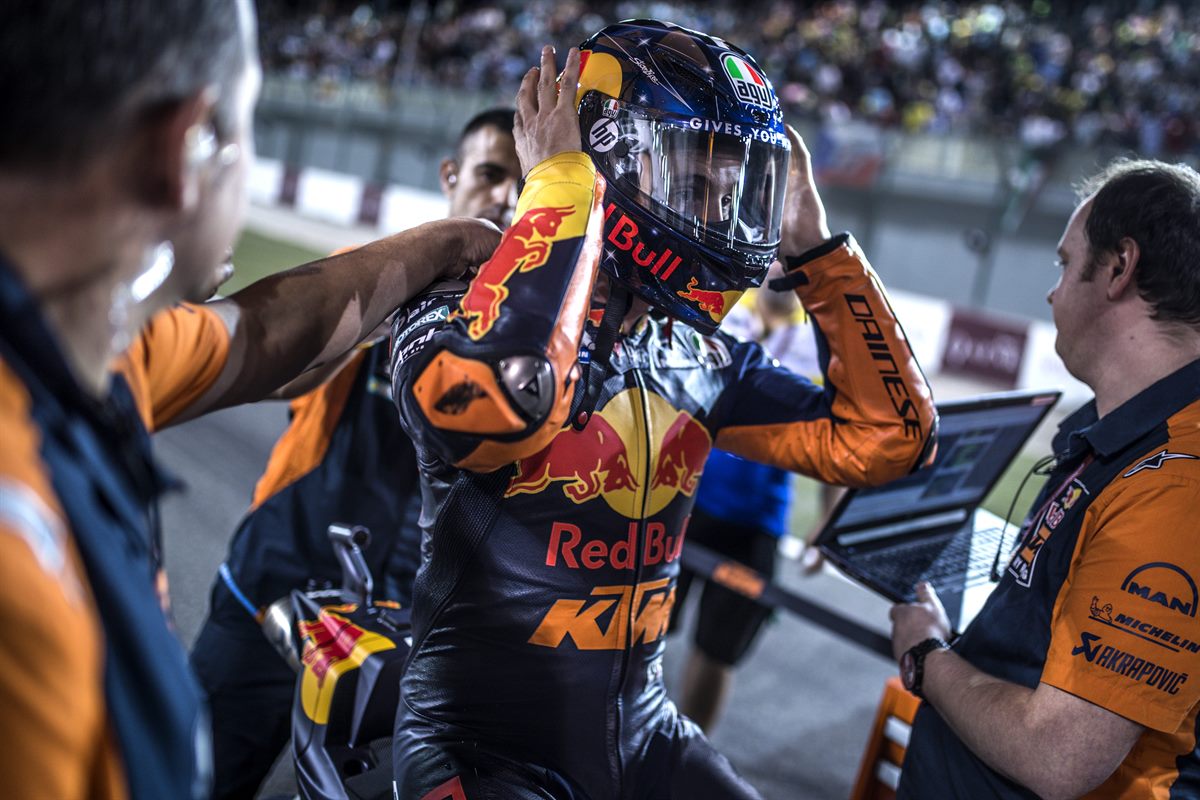 Pol Espargaro & Staff KTM RC16 Start Losail International Circuit 2018