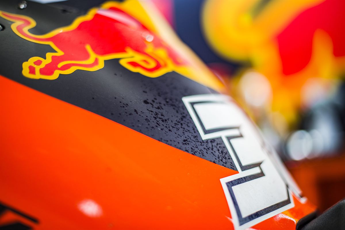 Bradley Smith KTM RC16 Box Termas de Río Hondo 2018