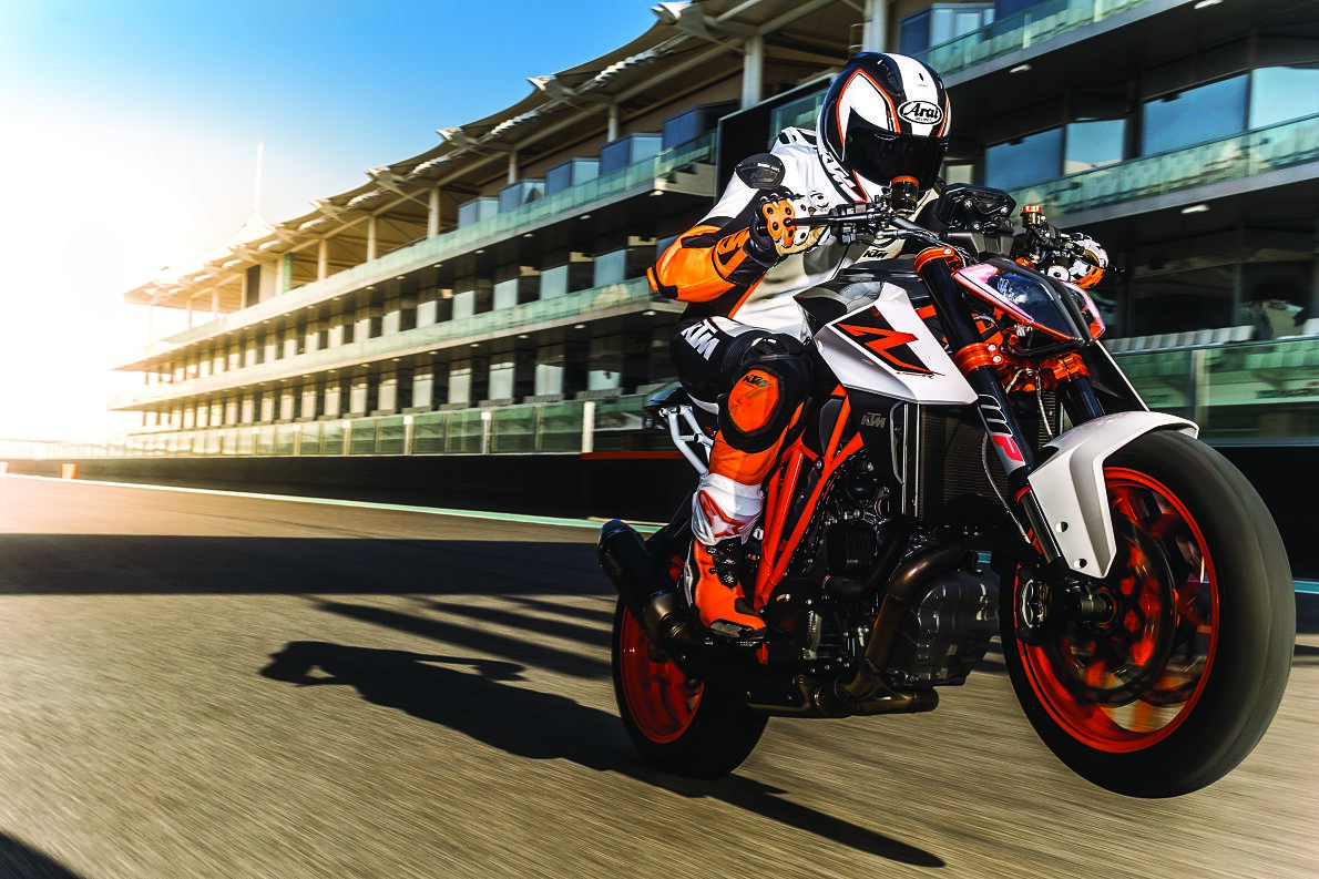 KTM 1290 SUPER DUKE R in Action