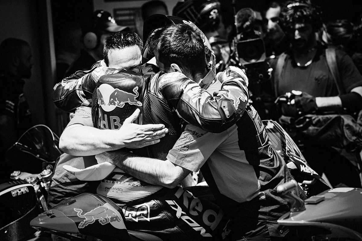 Miguel Oliveira & Mechanics KTM Moto2 Parc Ferme Circuito de Jerez 2018