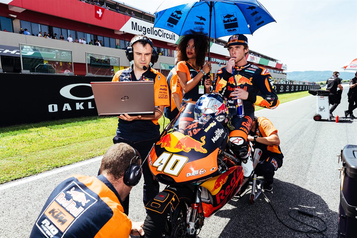 Darryn Binder & Staff KTM RC250 GP Start Autodromo del Mugello 2018