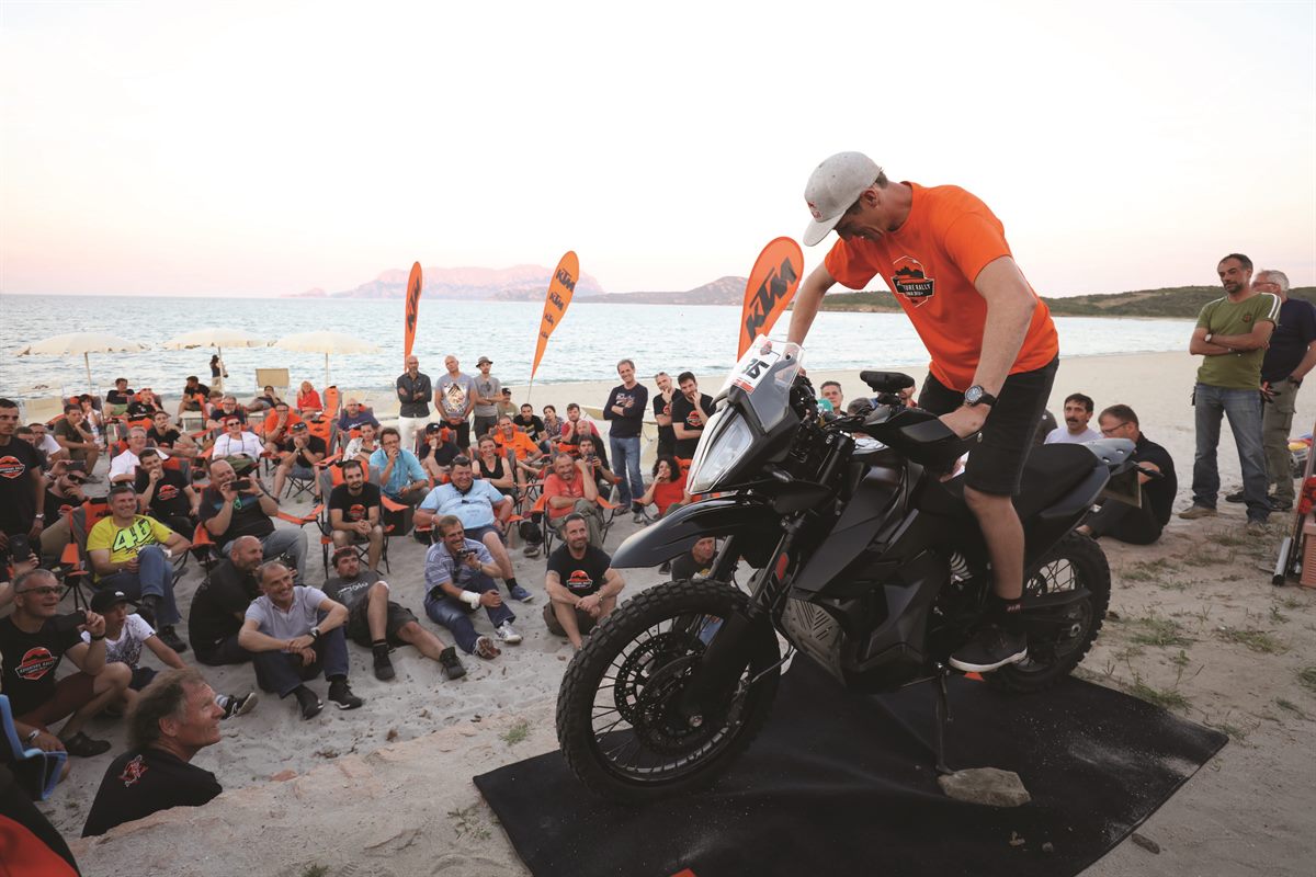 KTM 790 ADVENTURE R presentation_C. Birch_01