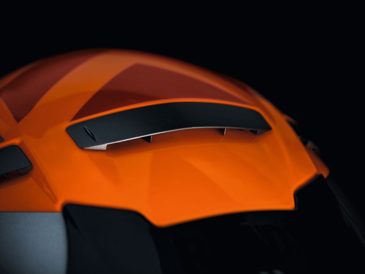 3PW181940X_X SPIRIT III HELMET_Detail 01
