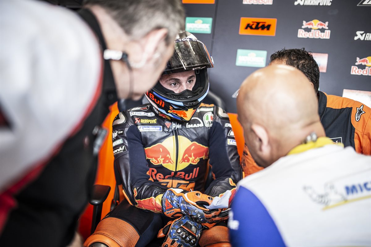 Pol Espargaro & Staff Pit Box Automotodromo Brno 2018