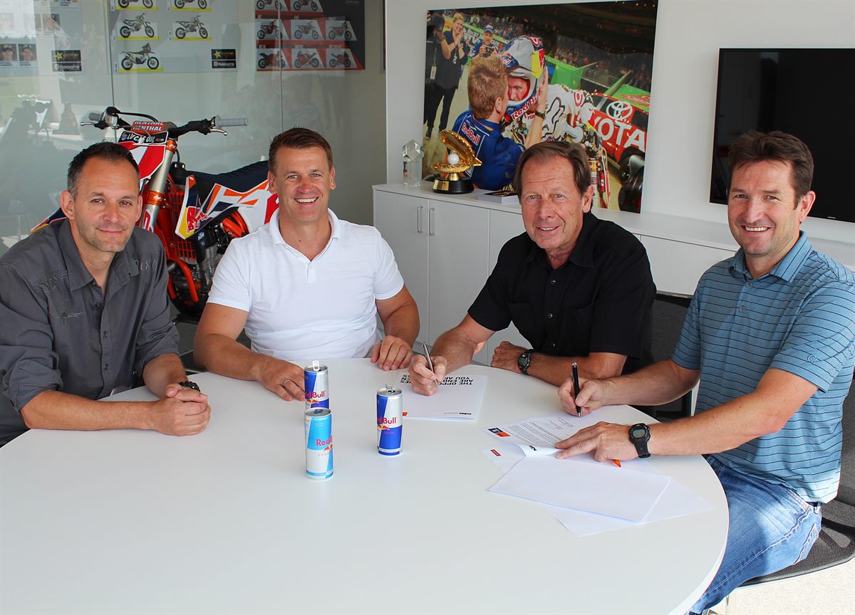 JonasBeirerDe CosterHarrison sign new deal