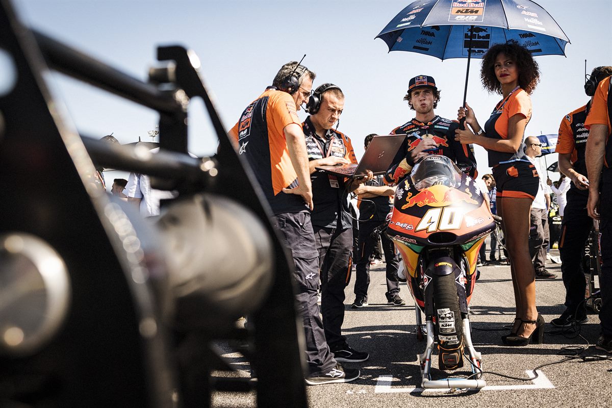 arryn Binder & Staff KTM RC250 GP Start Misano World Circuit Marco Simoncelli 2018