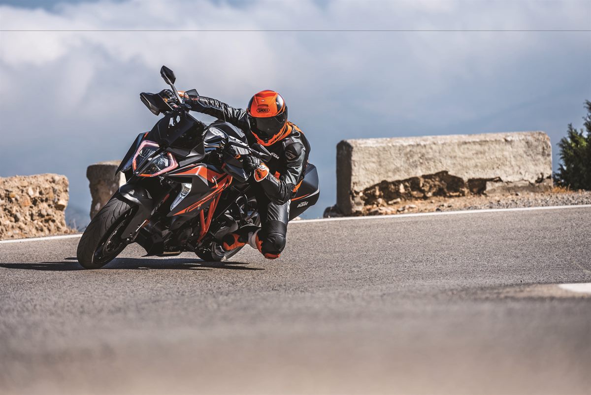 KTM 1290 SUPER DUKE GT_Action 04