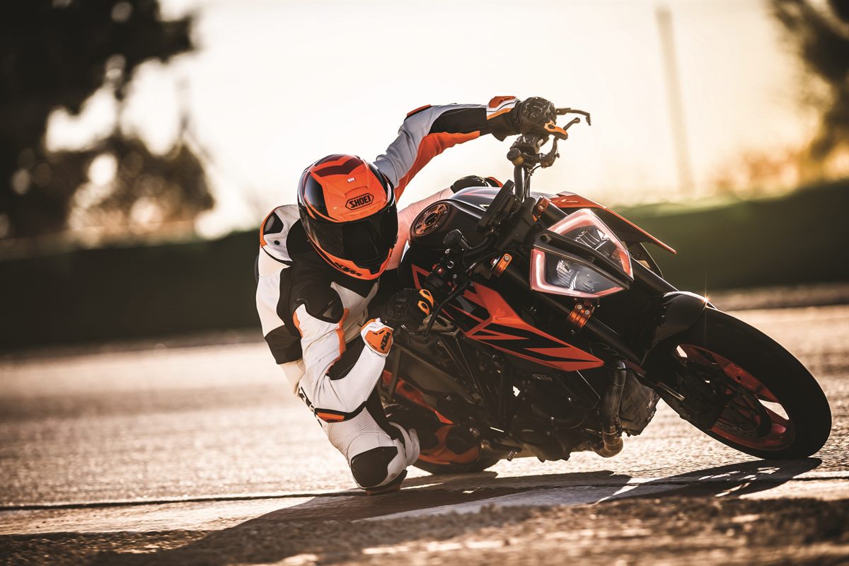 KTM 1290 SUPER DUKE R_Action 02