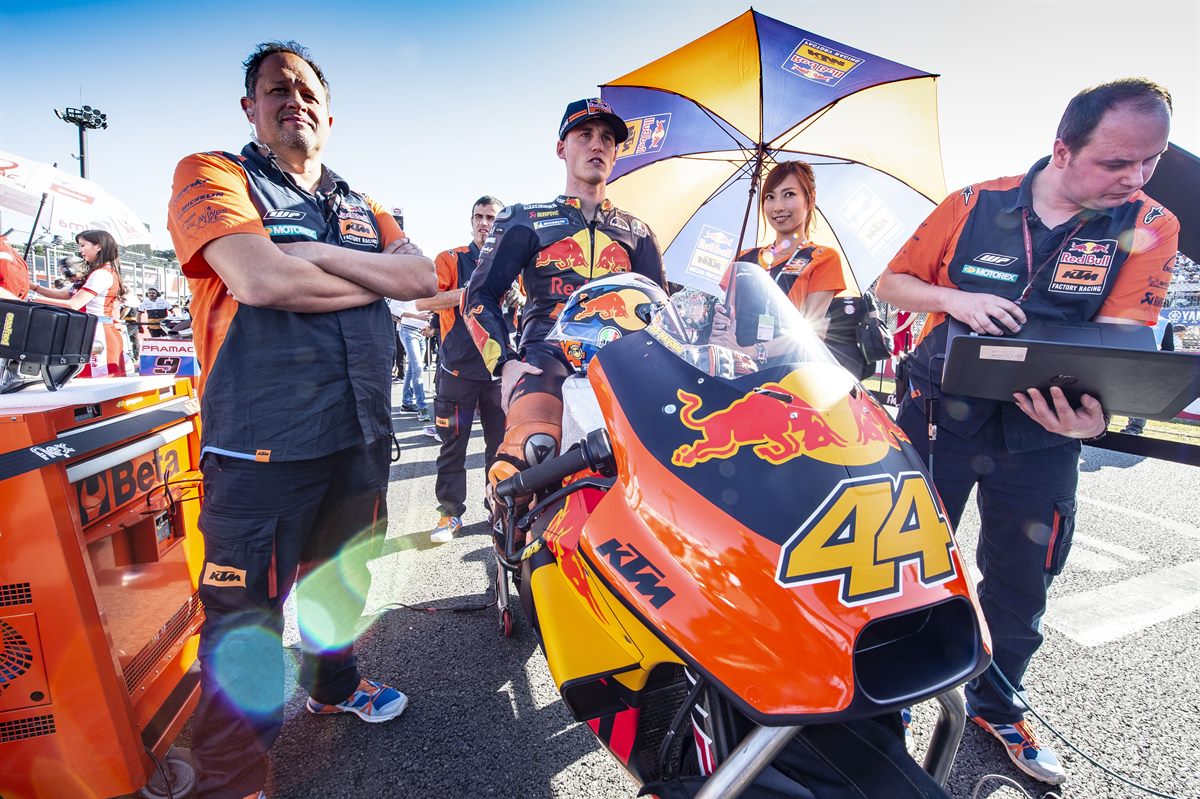 Pol Espargaro & Staff KTM RC16 Start Twin Ring Motegi 2018