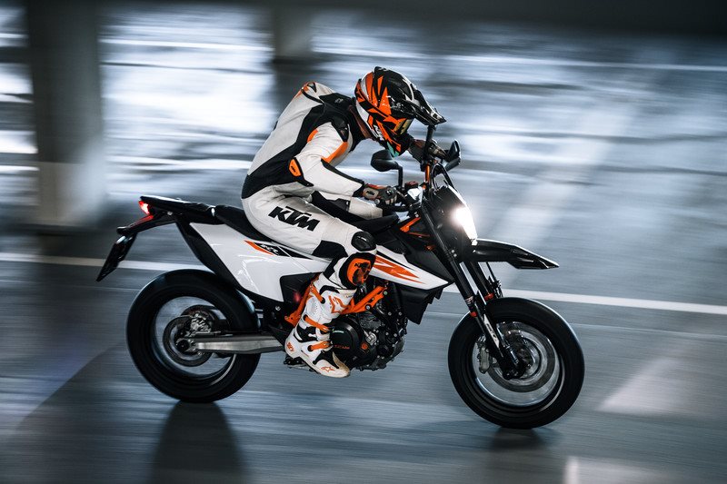 2019 KTM 690 SMC R_1