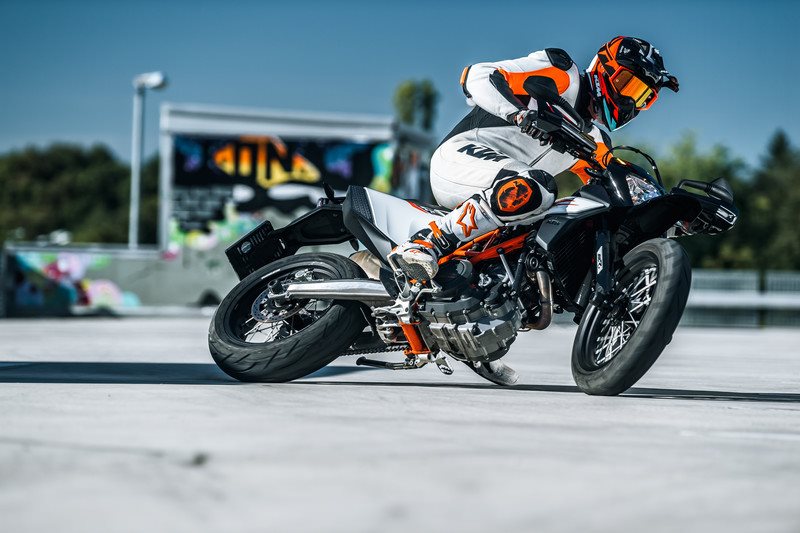 2019 KTM 690 SMC R_2
