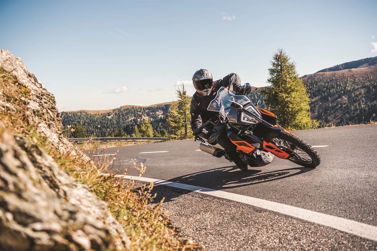 KTM 790 ADVENTURE_Action 01