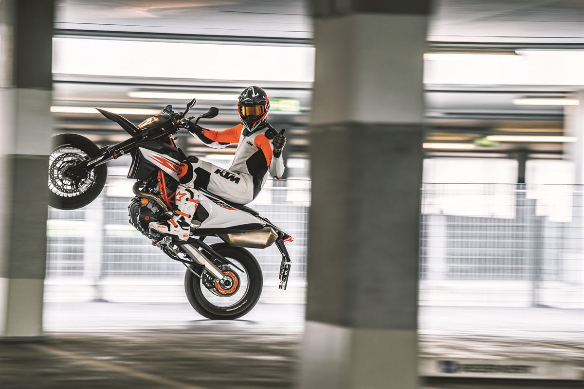 KTM 690 SMC R_Action 05