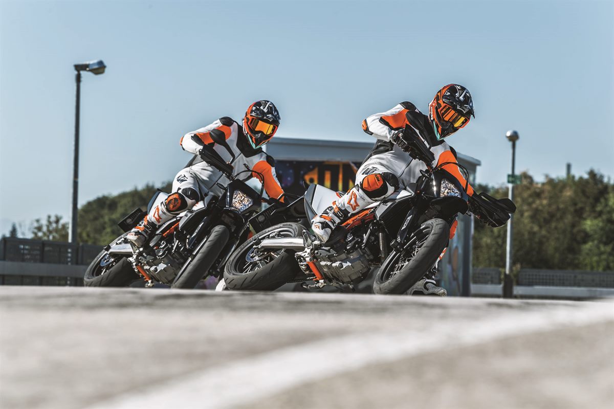 KTM 690 SMC R Action