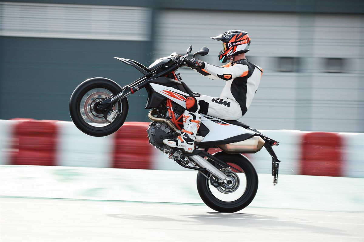 Action_KTM 690 SMC R MY2019
