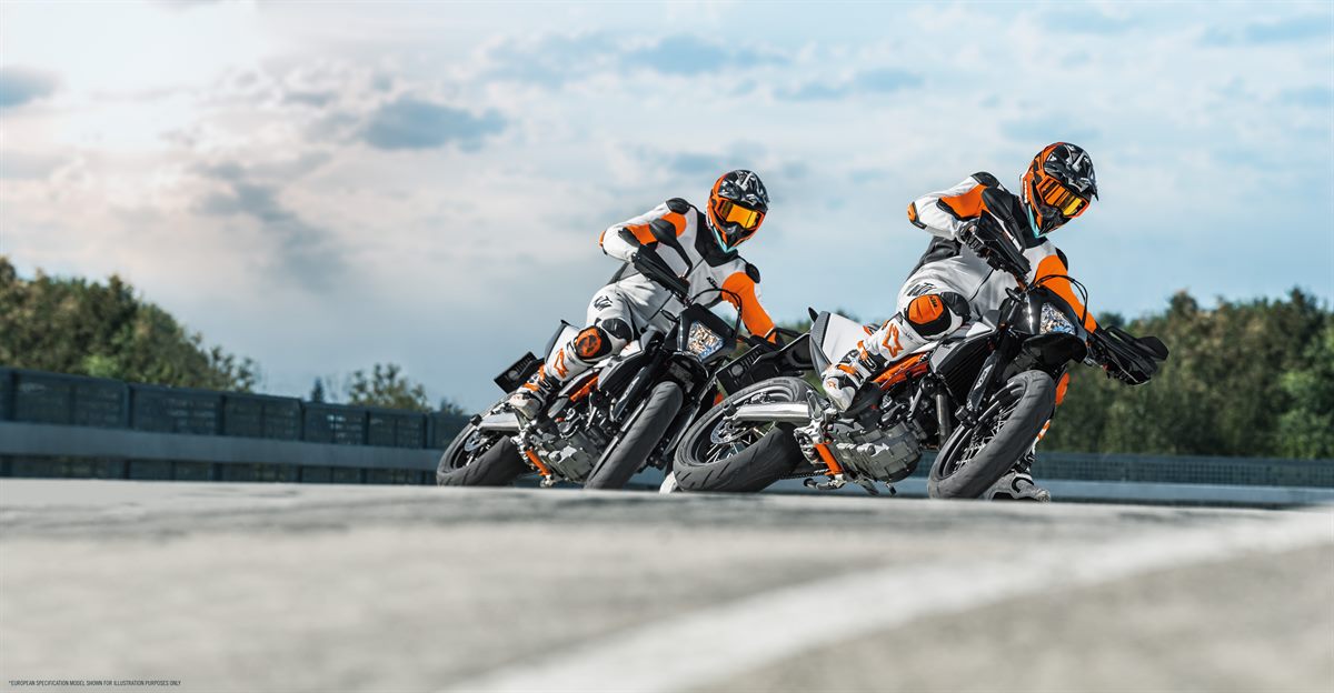 19_KTM_690-SMC-R_Action_2