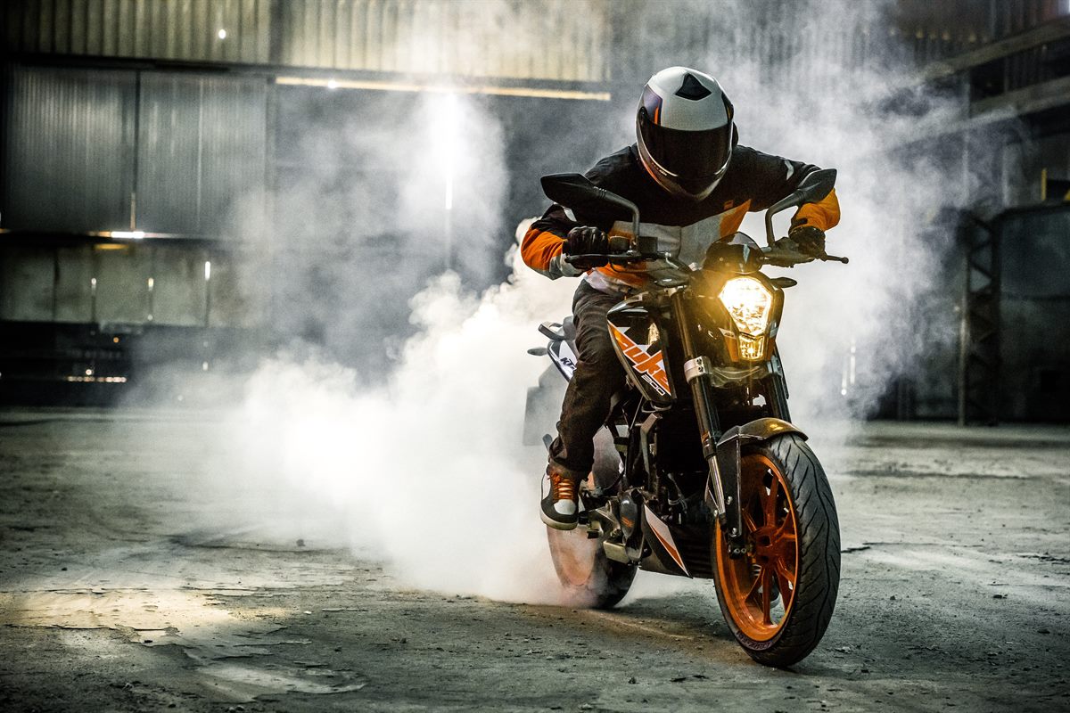 KTM 200 DUKE ABS (2)