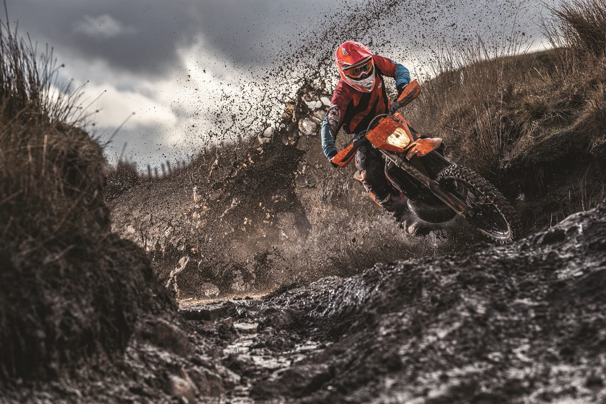 02_Action_KTM 300 EXC TPI MY2019