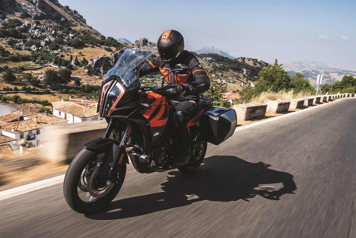 KTM 1290 SUPER ADVENTURE S_Action 03