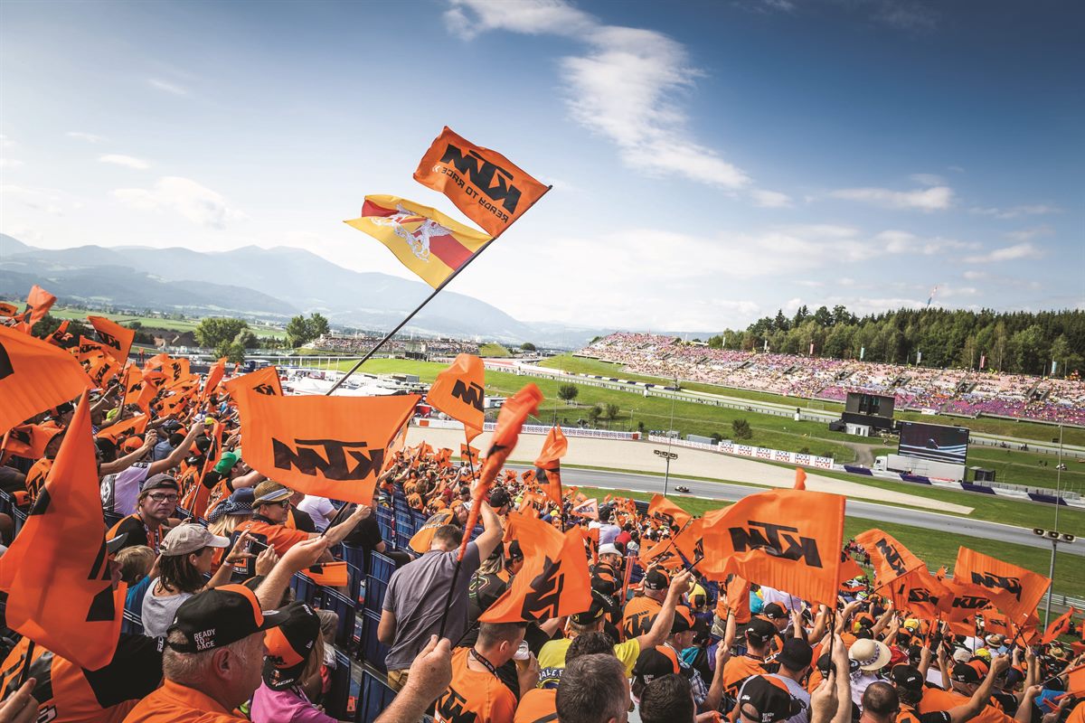 KTM Grandstand_02