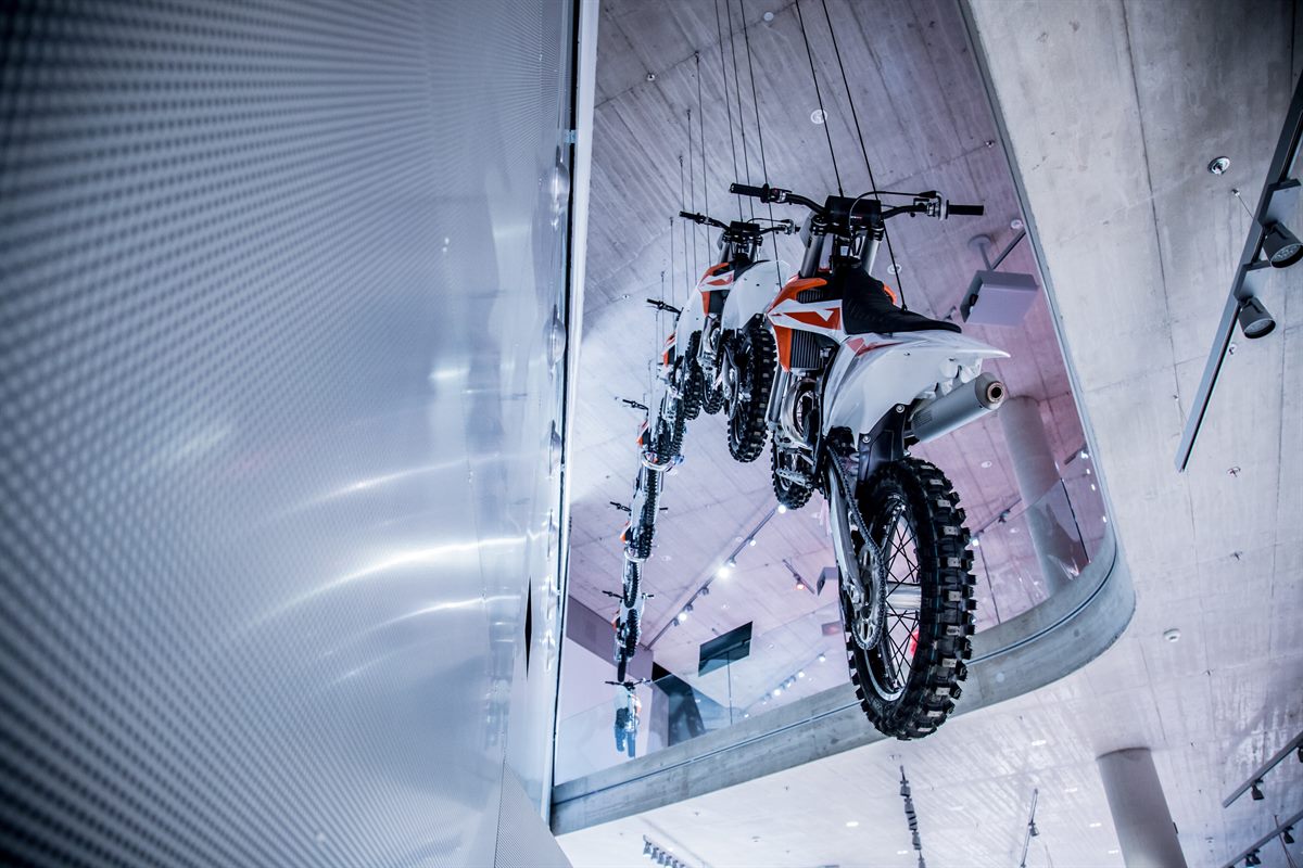 KTM Motohall_Bike Jump_©AnnaLarissa