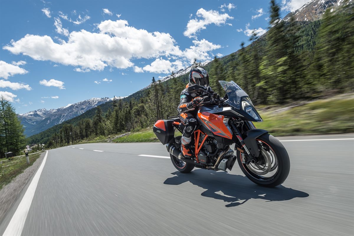 KTM 1290 SUPER DUKE GT Suspension Upgrade - Action 2