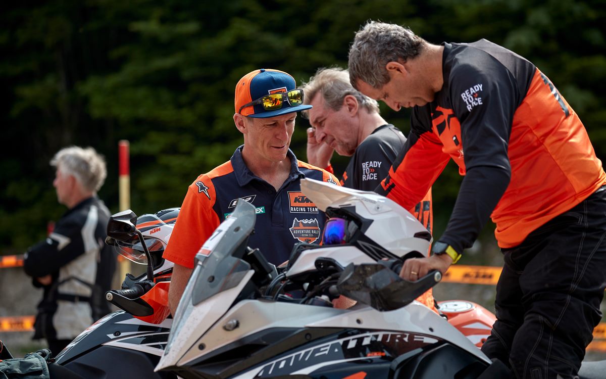 4.293030_2019 KTM ADVENTURE RALLY