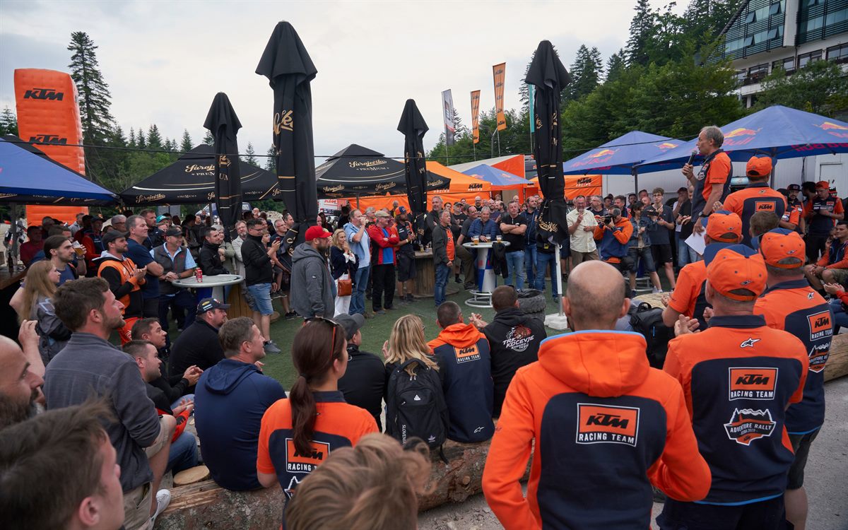 7.293001_2019 KTM ADVENTURE RALLY