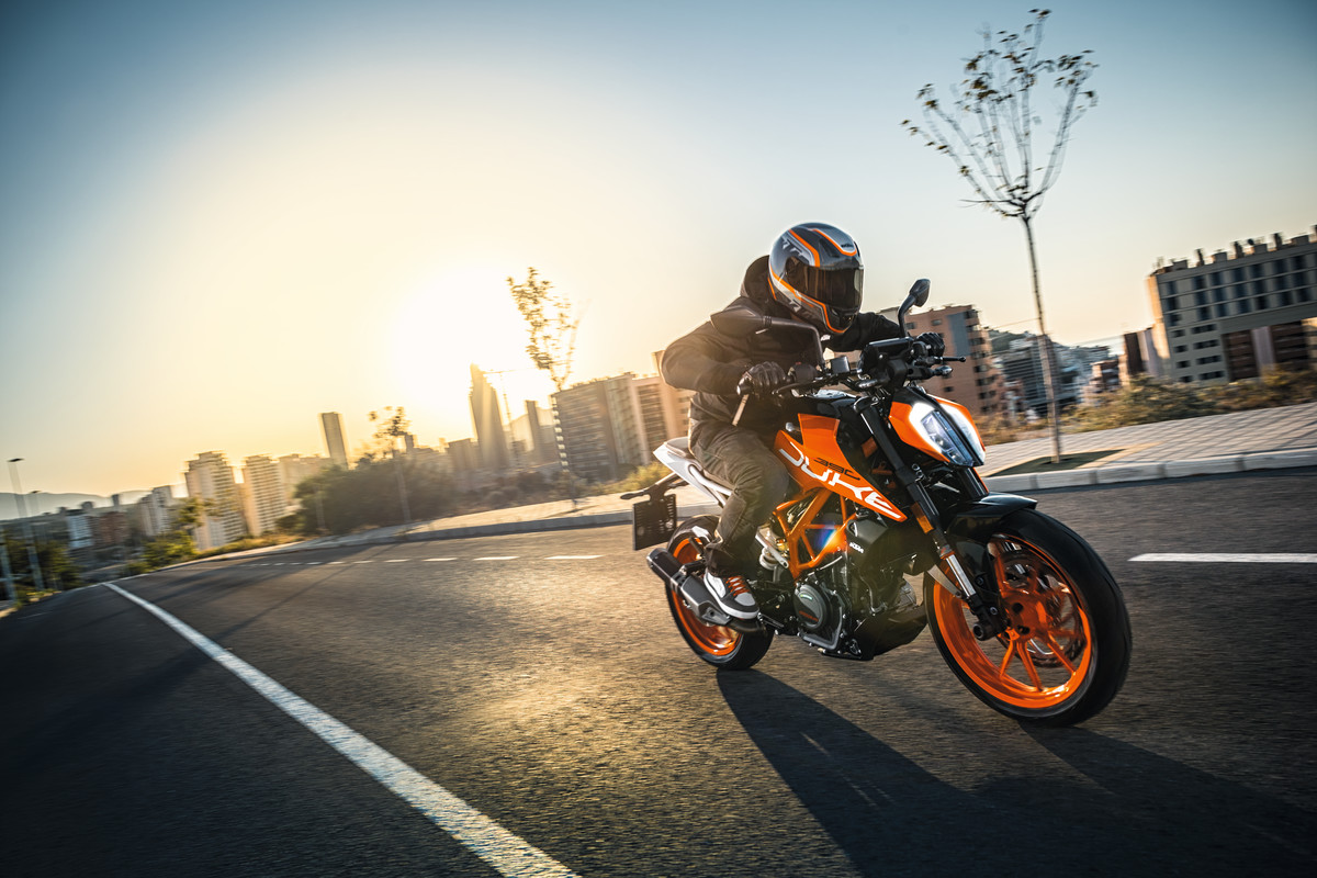 154820_KTM 390 DUKE MY 2017