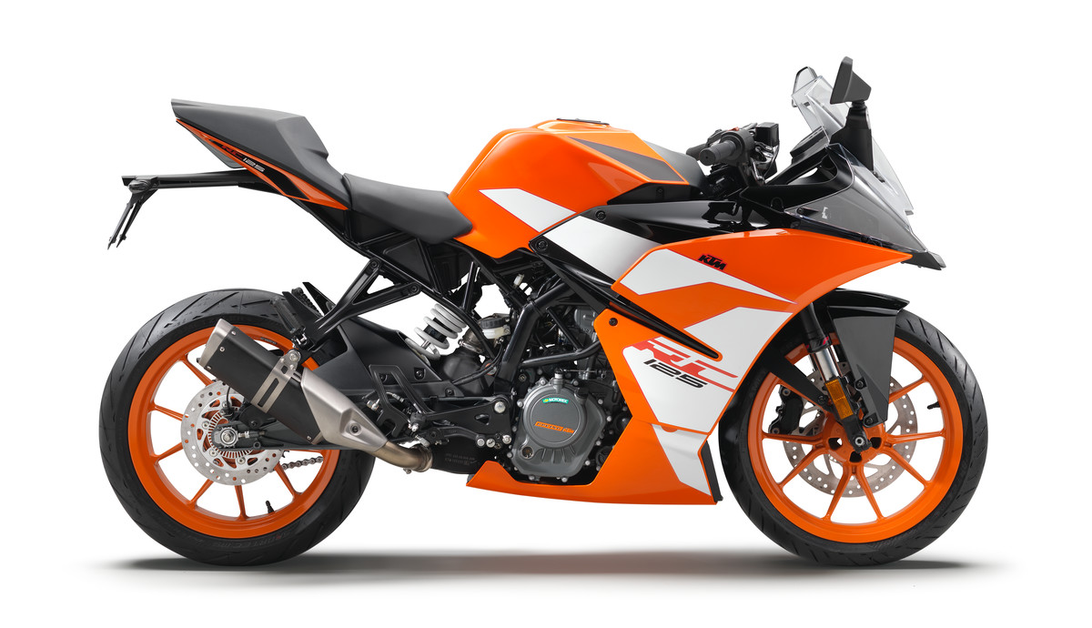 170650_KTM RC 125 90 degree right MY 2017
