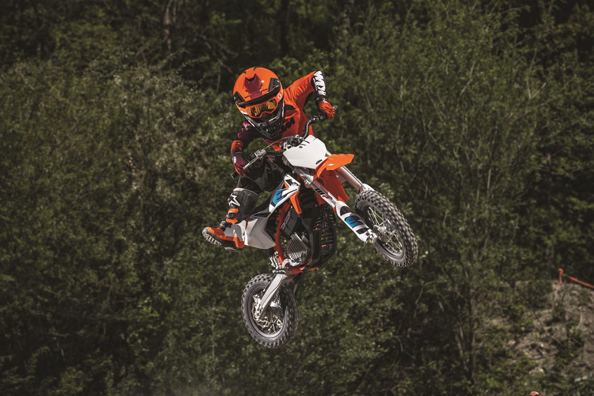 02 Action KTM SX-E 5 MY2020