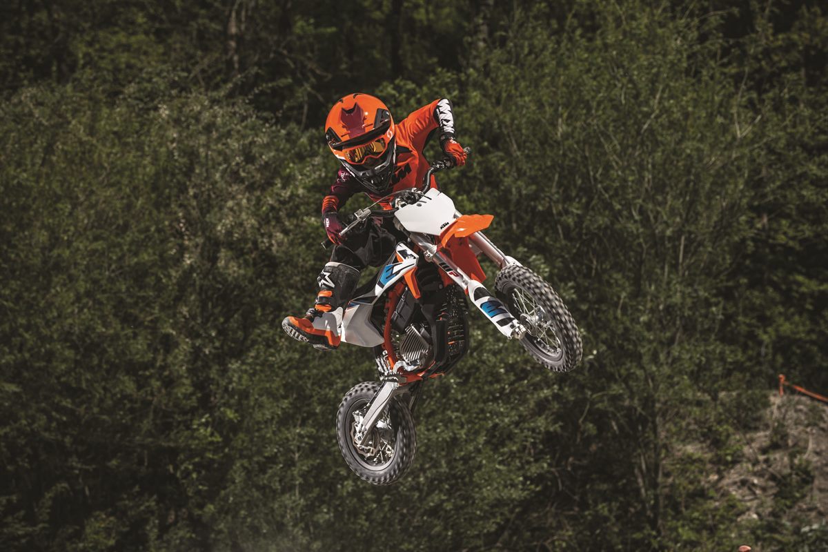 2 Action KTM SX-E 5 MY2020