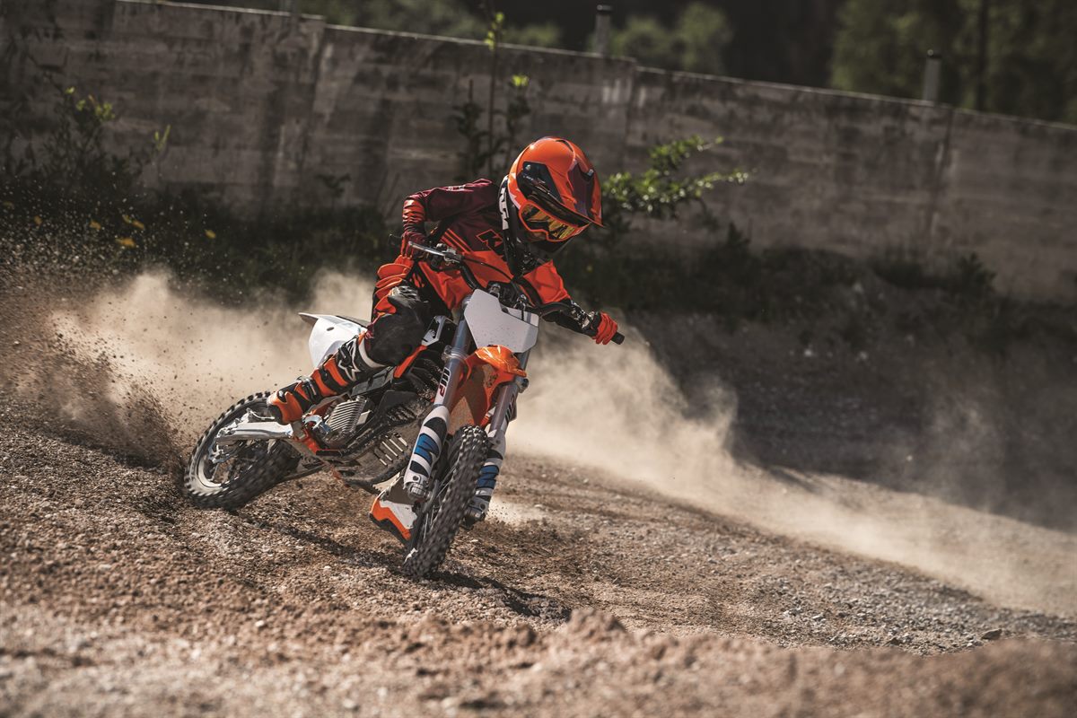 4 Action KTM SX-E 5 MY2020-1