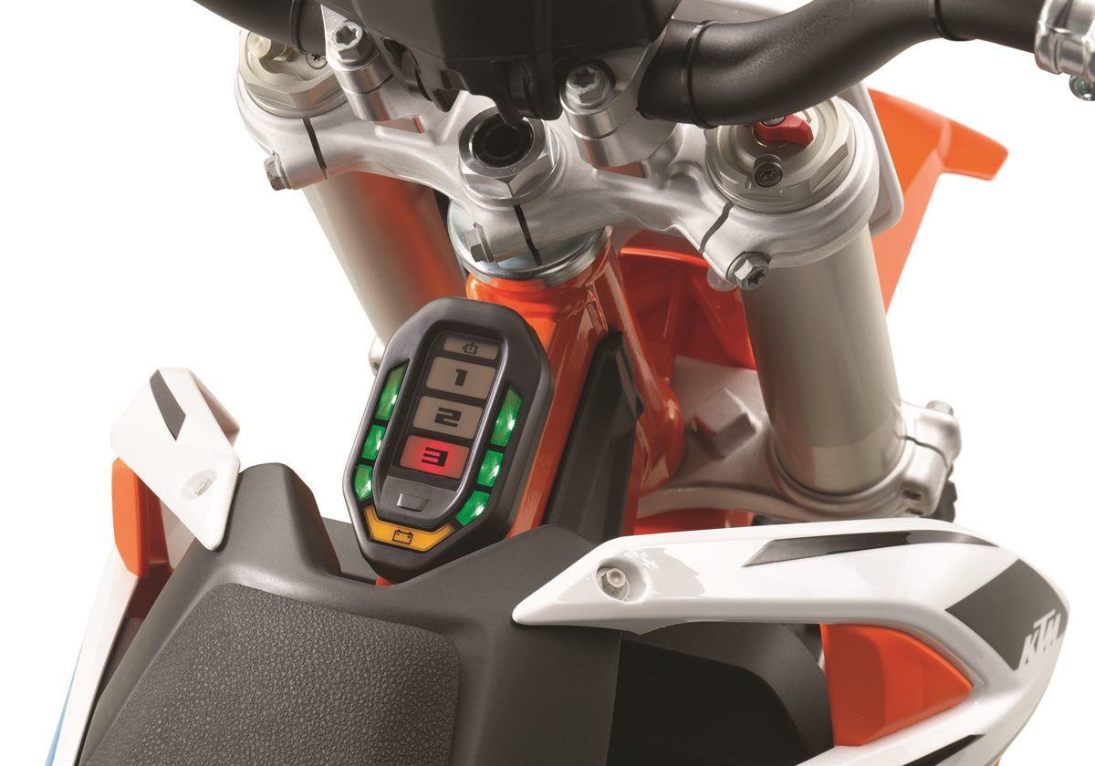 8 KTM SX-E 5 MY2020_Instrument panel