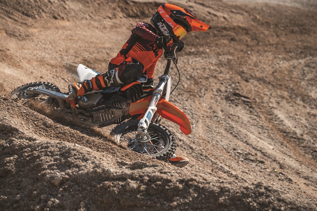 6 Action KTM SX-E 5 MY2020
