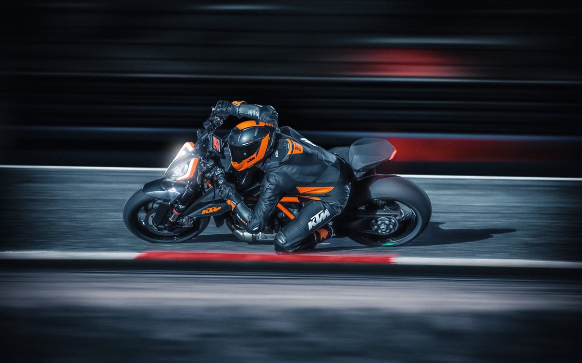 03 KTM 1290 SUPER DUKE R MY20 - Action-4